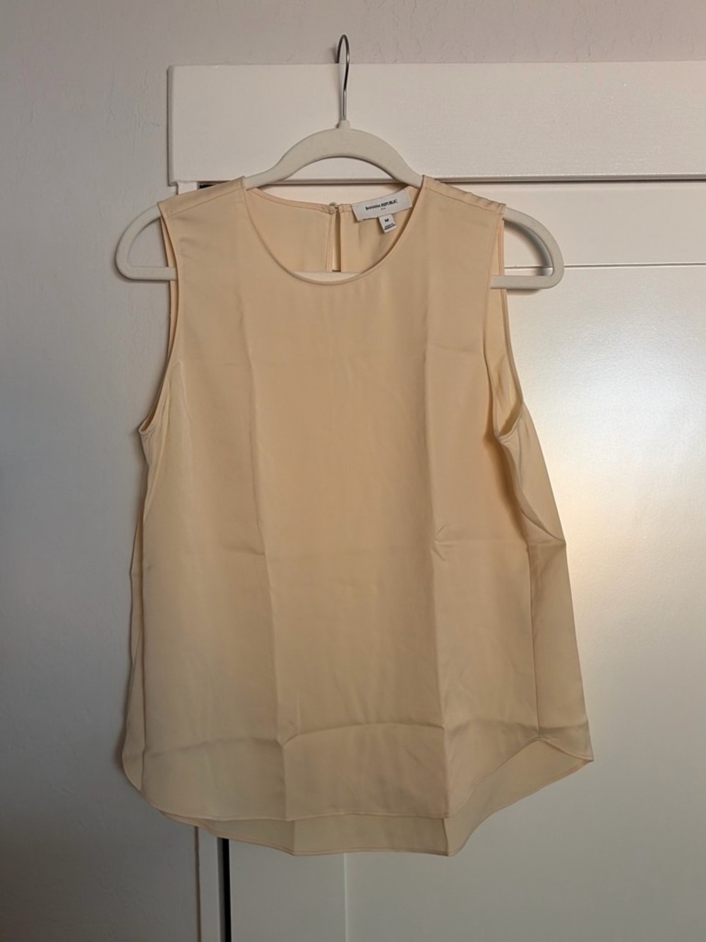 Banana Republic Sleeveless Blouse Shell Tank in Light Yellow